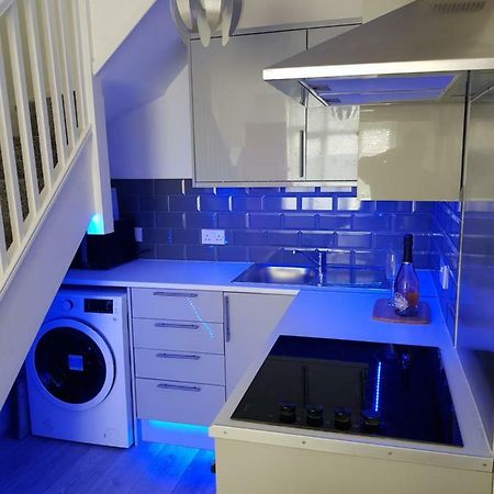 Webb Place 2 Bedroom Apartment ! Кройдон Екстериор снимка