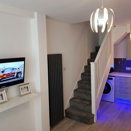 Webb Place 2 Bedroom Apartment ! Кройдон Екстериор снимка