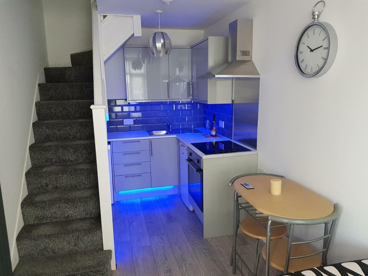 Webb Place 2 Bedroom Apartment ! Кройдон Екстериор снимка