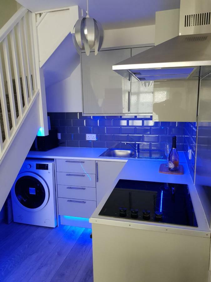 Webb Place 2 Bedroom Apartment ! Кройдон Екстериор снимка