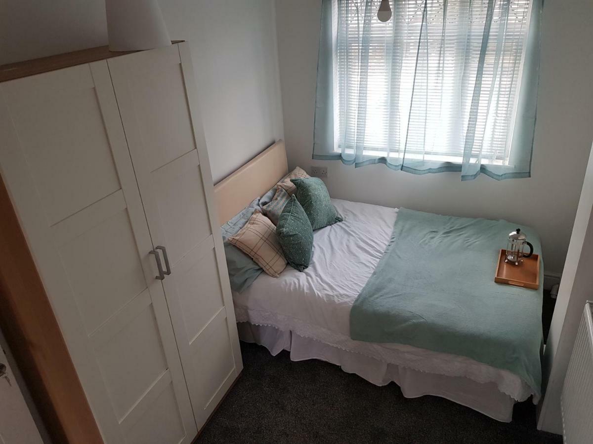 Webb Place 2 Bedroom Apartment ! Кройдон Екстериор снимка
