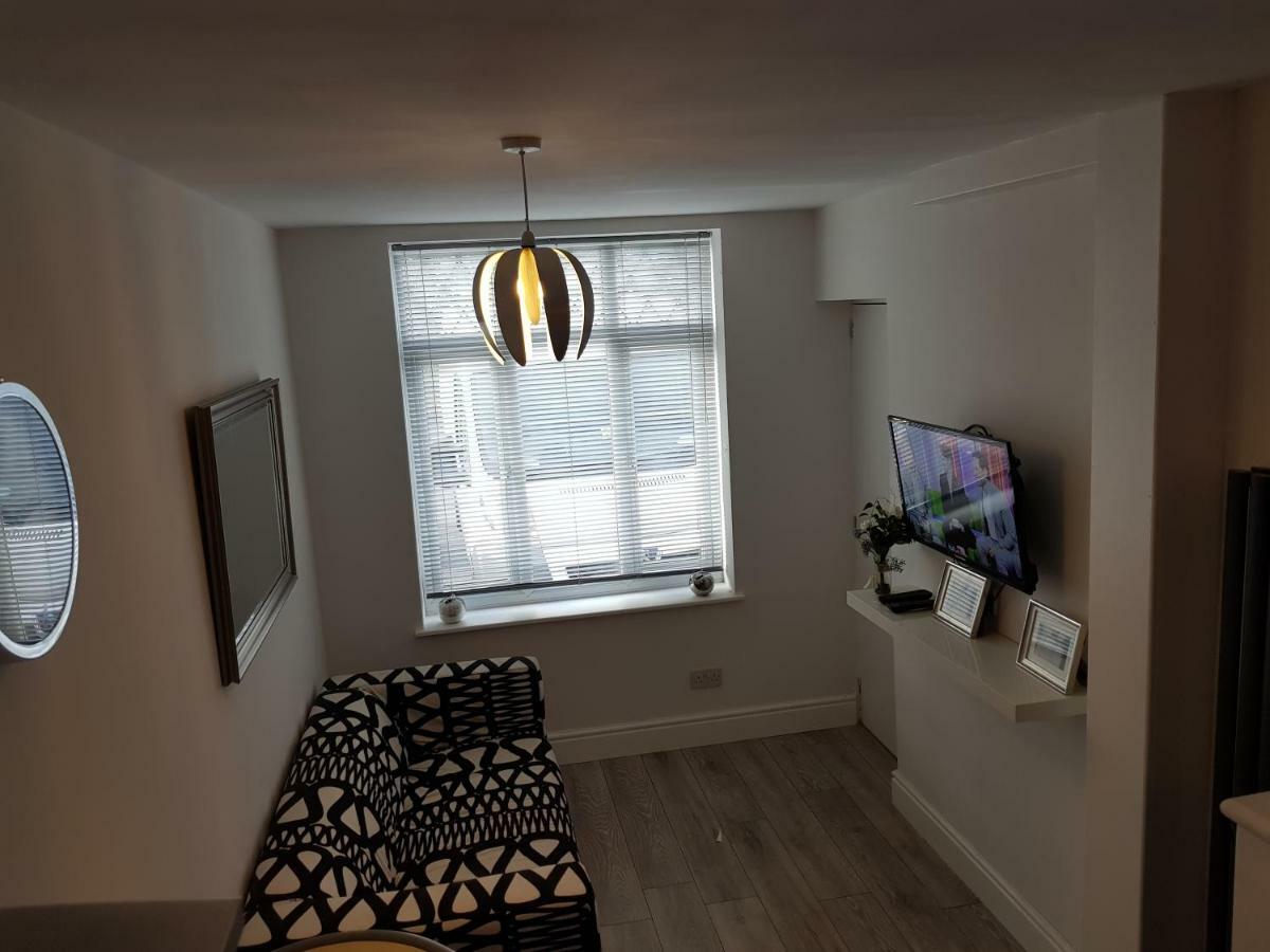 Webb Place 2 Bedroom Apartment ! Кройдон Екстериор снимка