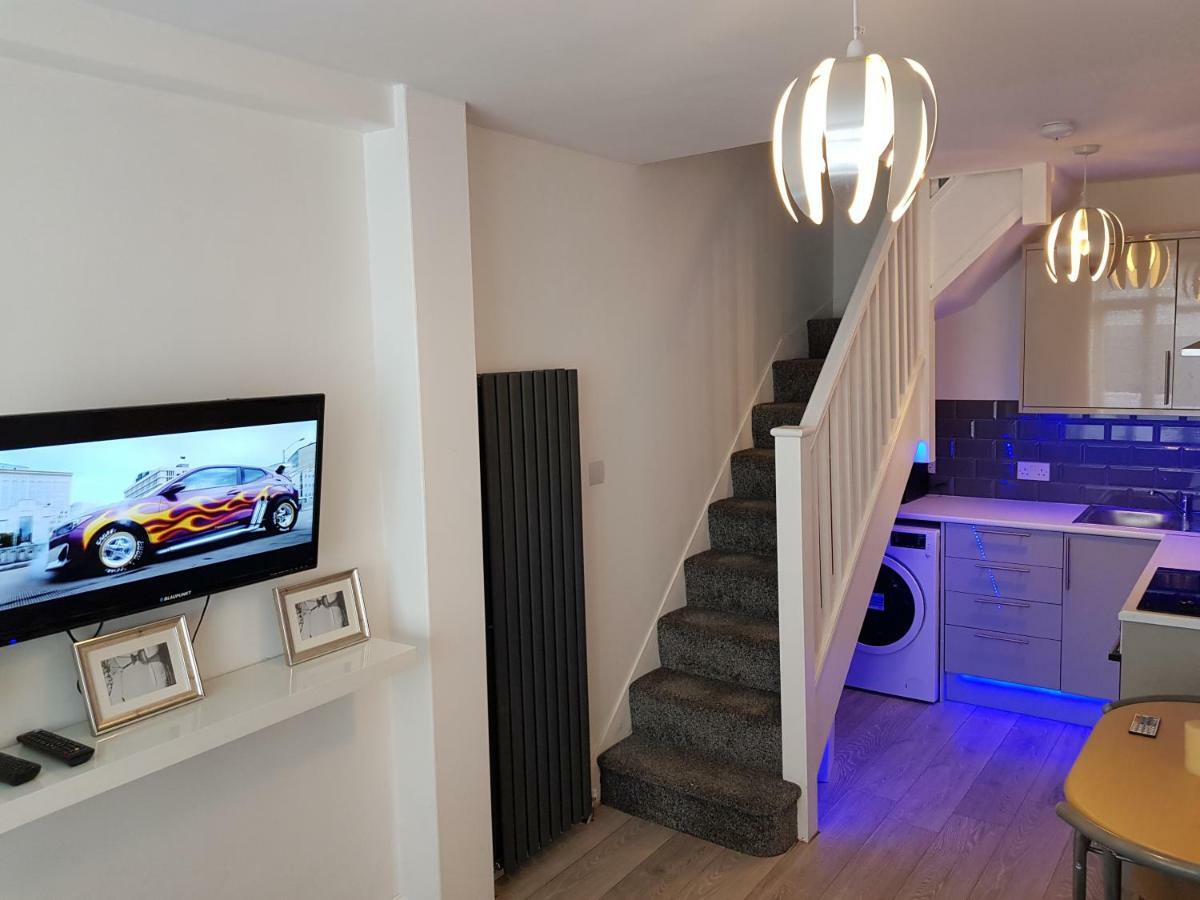 Webb Place 2 Bedroom Apartment ! Кройдон Екстериор снимка