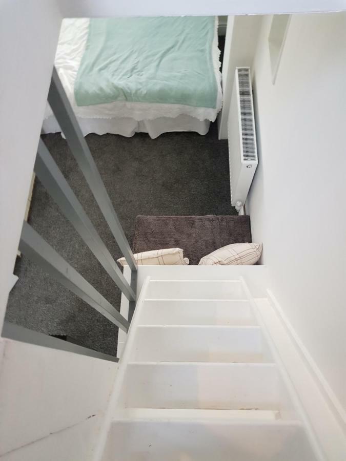 Webb Place 2 Bedroom Apartment ! Кройдон Екстериор снимка